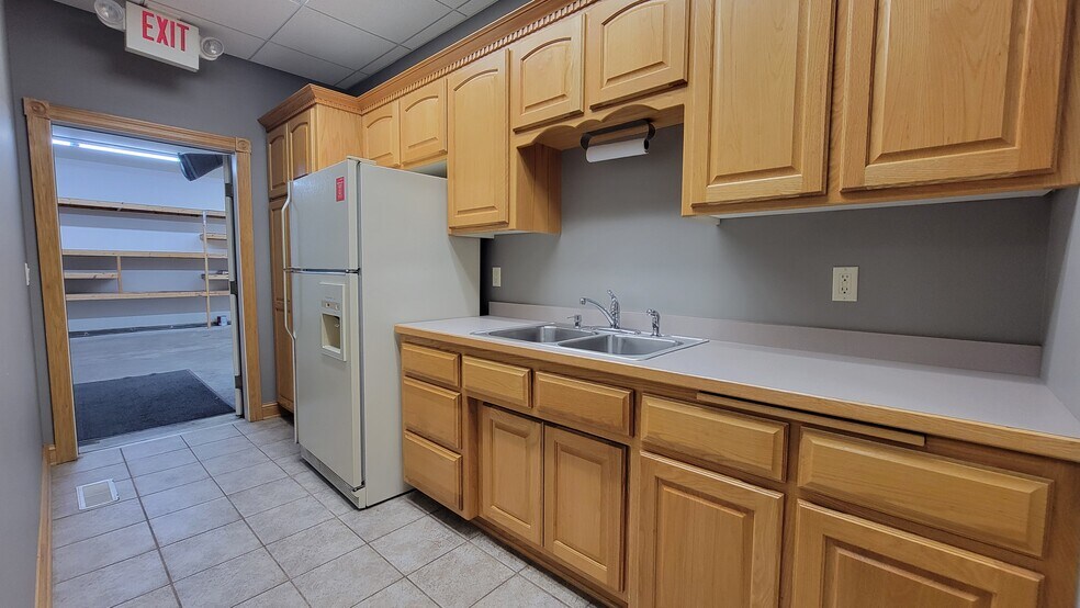 More Photos Of 1881 NW Station Parkway, Andover Office Residential For Lease