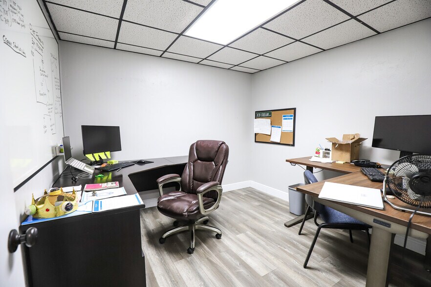 More Photos Of 2300 NW 71st Pl, Gainesville Warehouse For Lease