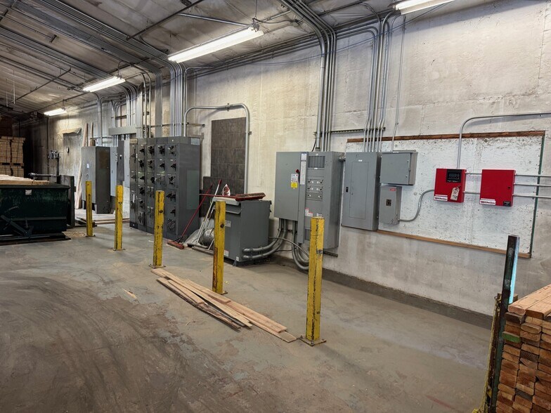 More Photos Of 38534 Dexter Rd, Dexter Warehouse For Lease