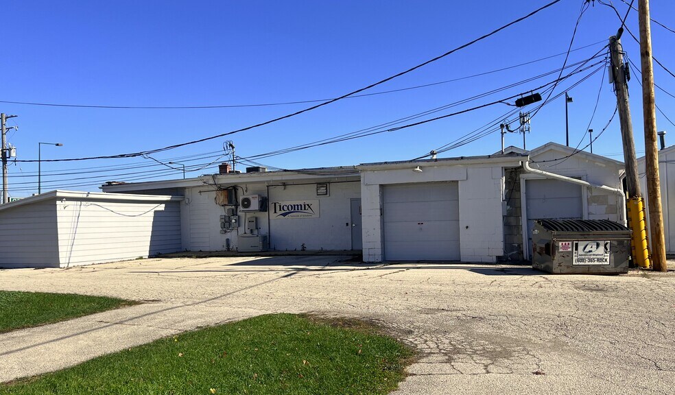 More Photos Of 5642 N 2nd St, Loves Park Office For Sale