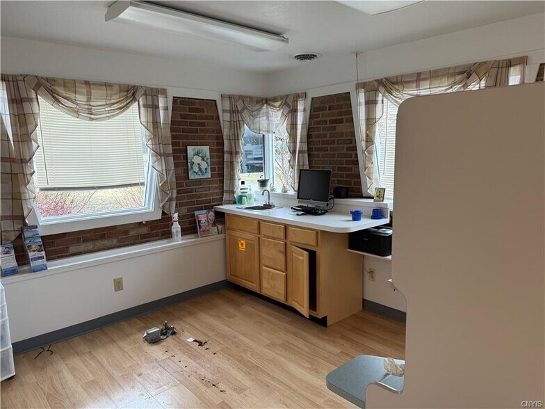 More Photos Of 140 Eastern Blvd, Watertown Office For Sale