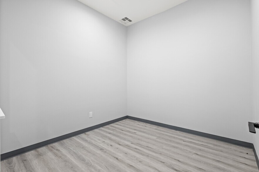 More Photos Of 800 N Plano Rd, Richardson Medical For Lease