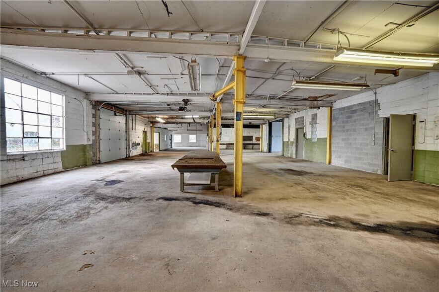 More Photos Of 422 S Green Rd, South Euclid Warehouse For Sale