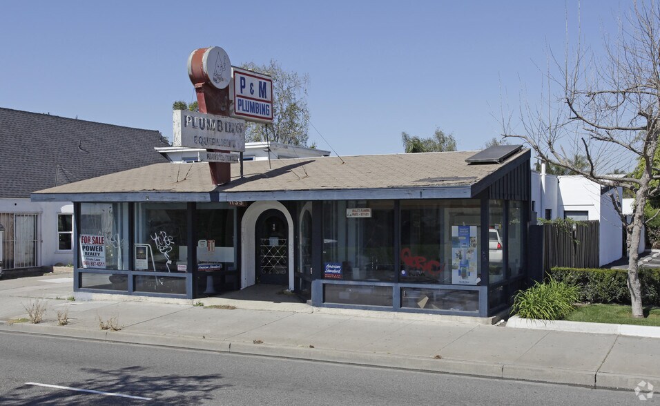 More Photos Of 1139 W 17th St, Santa Ana Freestanding For Lease
