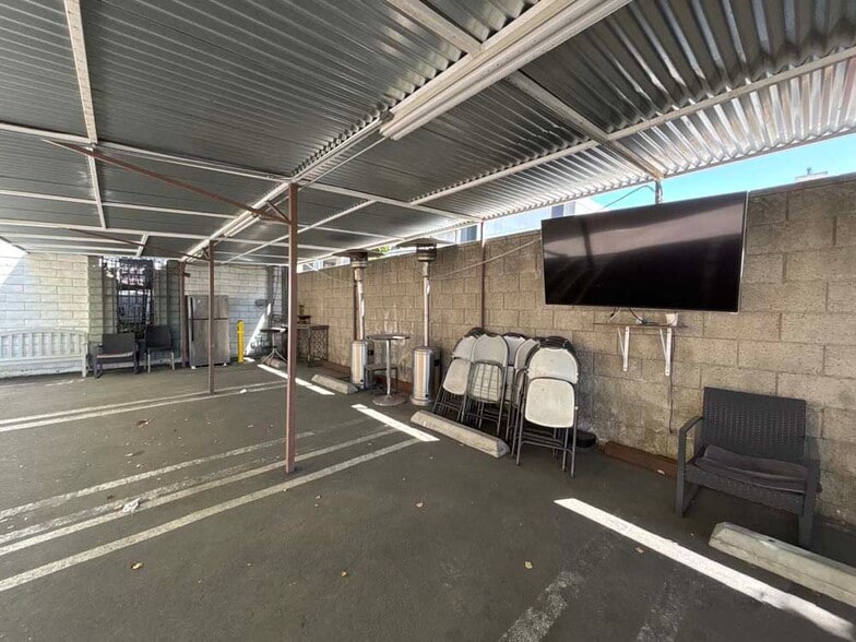 More Photos Of 747 Milford St, Glendale Warehouse For Lease