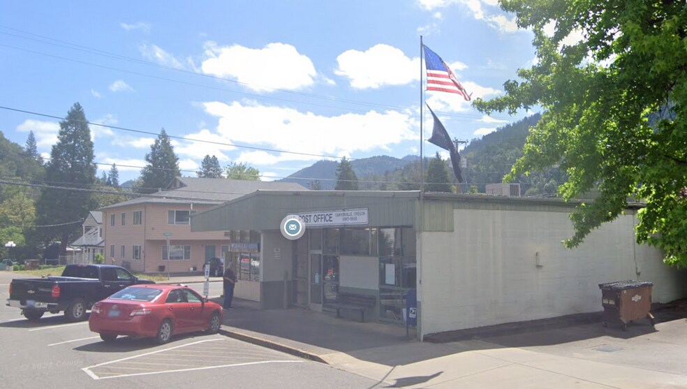 More Photos Of 131 SE 2nd St, Canyonville Post Office For Sale