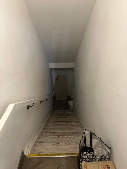 More Photos Of 3066A Hurontario St, Mississauga General Retail For Lease