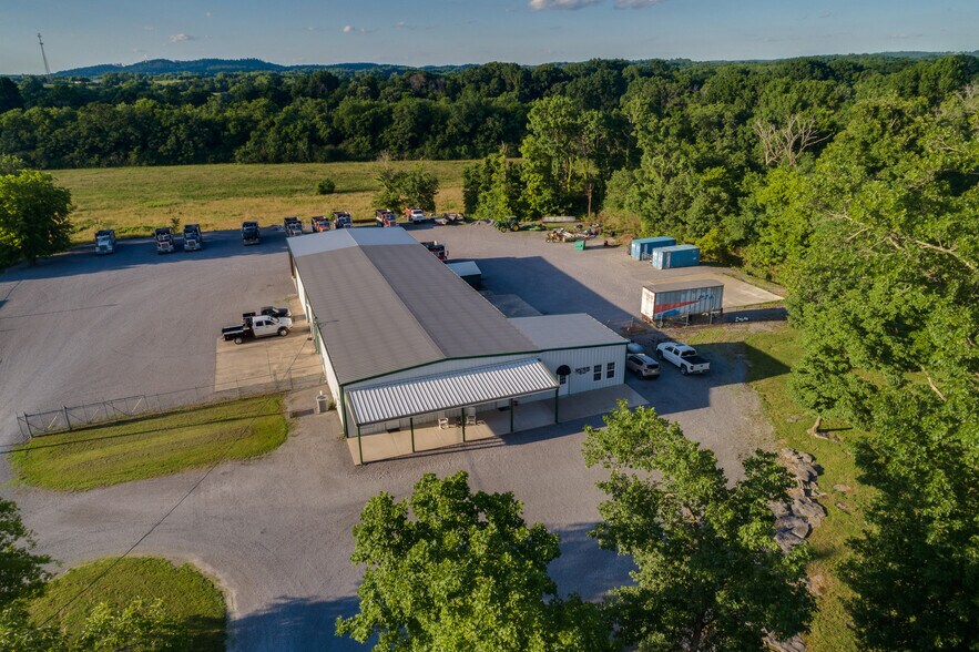 More Photos Of 2533 Highway 41A S, Shelbyville Showroom For Sale