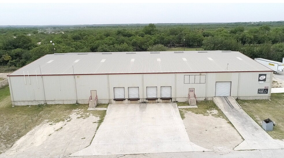 More Photos Of 100 Lupita Cir, Del Rio Distribution For Lease