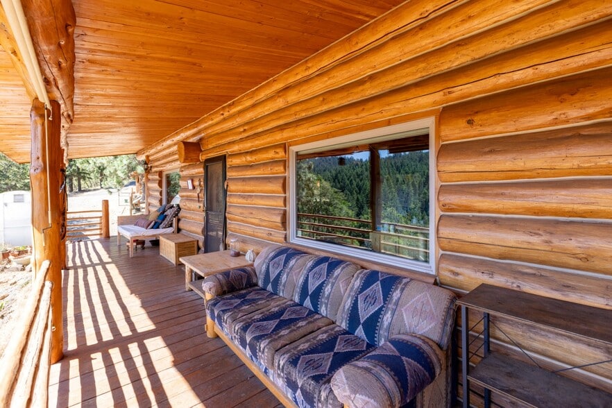 More Photos Of 82 Meadows Loop, Lyle Specialty For Sale