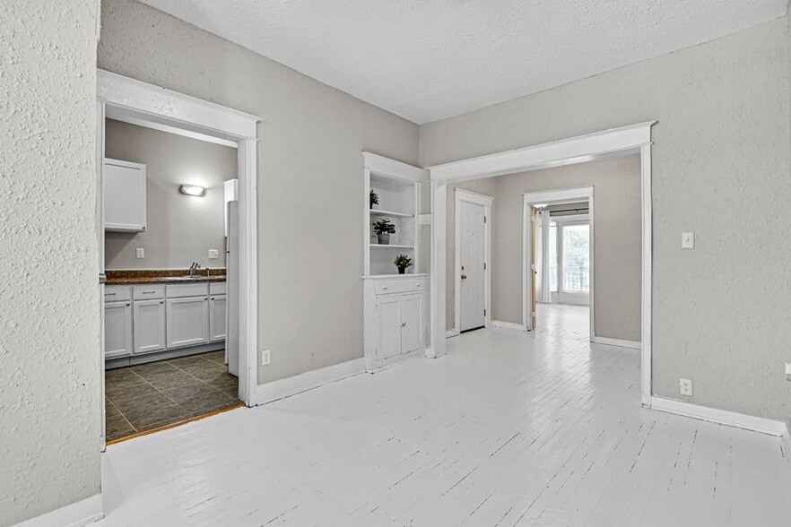 More Photos Of 1114 E Armour Blvd, Kansas City Apartments For Sale