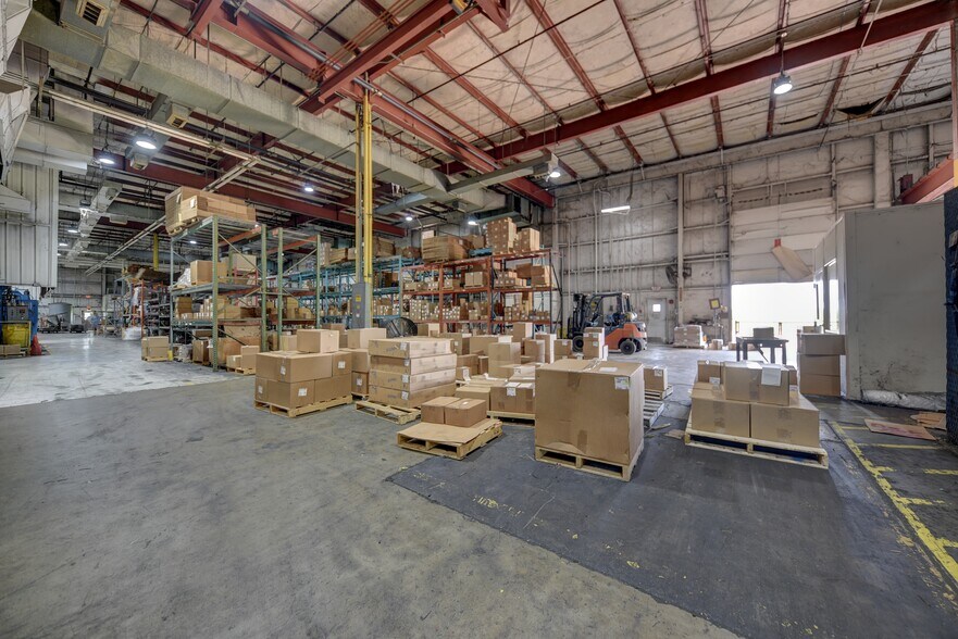 More Photos Of 1901 Longwood Dr, Brenham Manufacturing For Sale