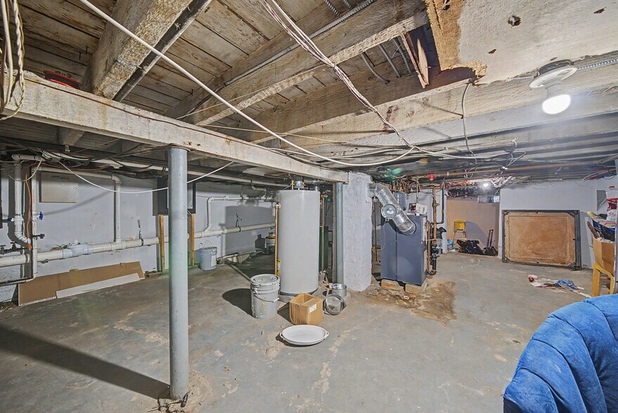 More Photos Of 163 Front St, Secaucus General Retail For Sale