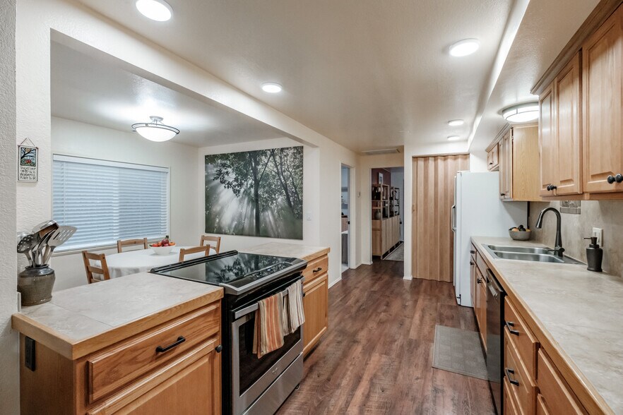 More Photos Of 909 Curry Rd, Roseburg Specialty For Sale