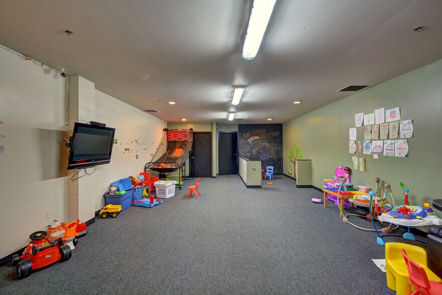 More Photos Of 1048-1052 State Ave, Marysville Storefront For Sale