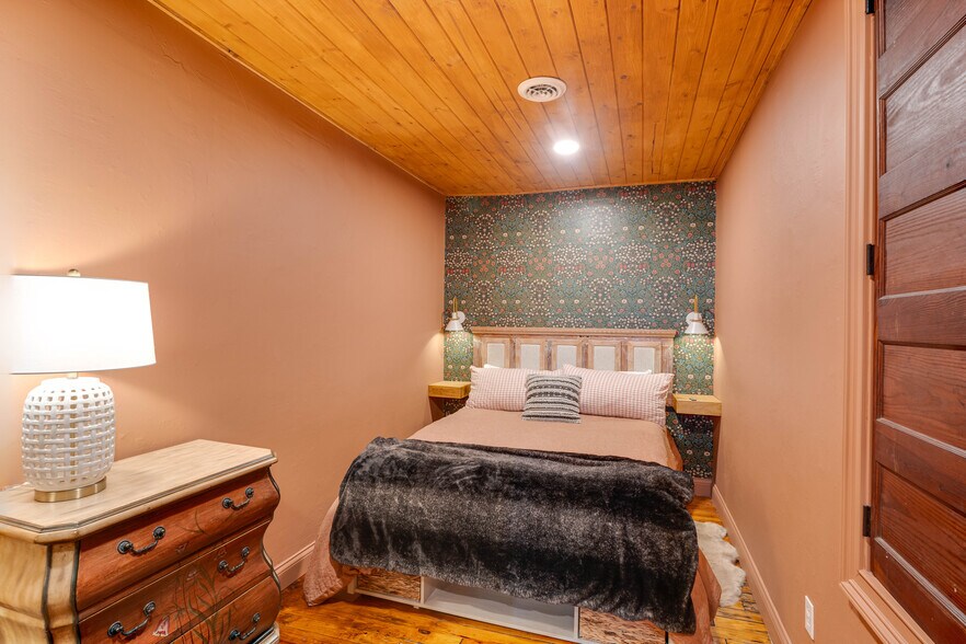 More Photos Of 4301 Washington Pike, Knoxville Office Residential For Sale