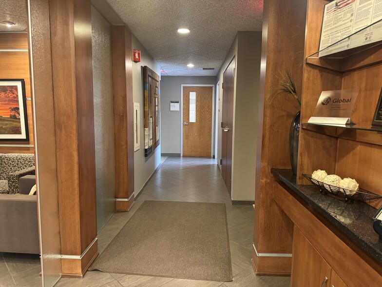 More Photos Of 712 Riverfront Dr, Sheboygan Office For Sale