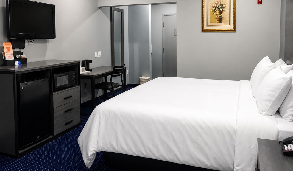 More Photos Of 18031 McKay Dr, Humble Hotel For Sale
