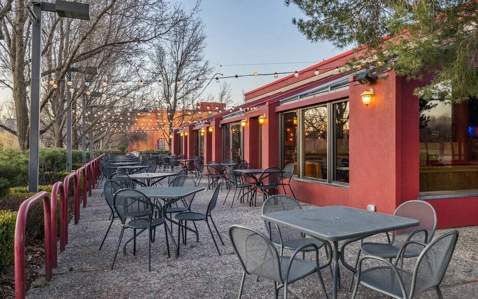 More Photos Of 211 W Parkcenter Blvd, Boise Restaurant For Sale