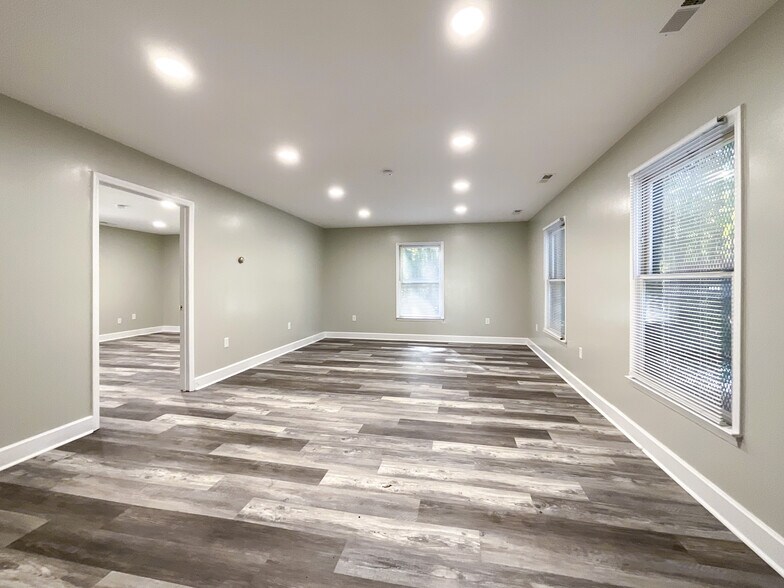 More Photos Of 1804 Lucas Ln, Charlotte Industrial For Lease