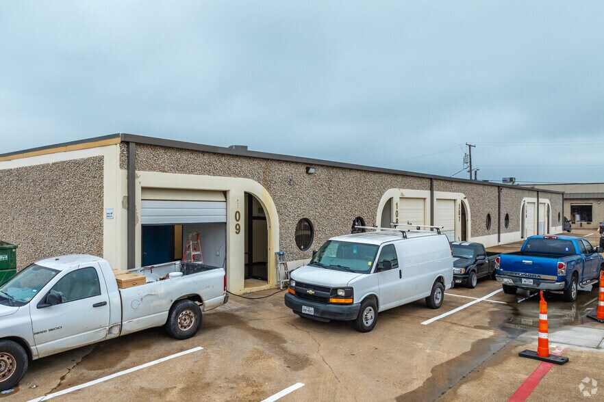 More Photos Of 3001 Quebec St, Dallas Unknown For Lease