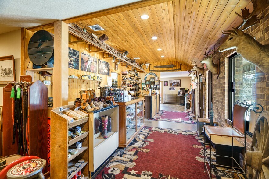 More Photos Of 2524 Carson St, Haltom City Storefront Retail Office For Sale