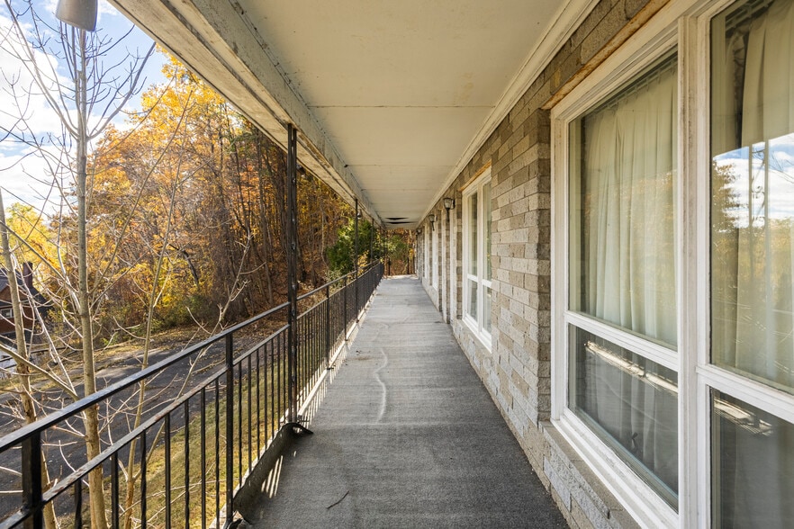 More Photos Of 165 Queechy Lake Dr, Canaan Hotel For Sale