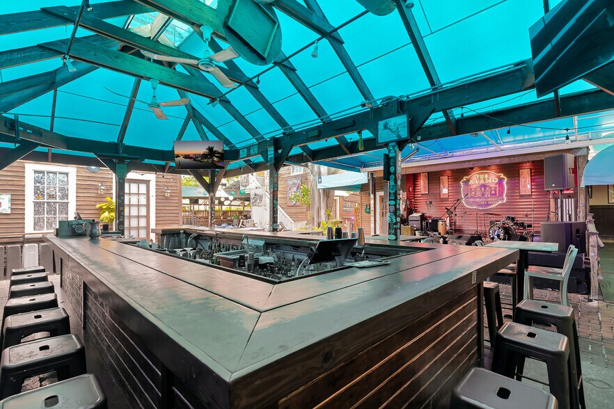 More Photos Of 4 Charles St, Key West Specialty For Lease