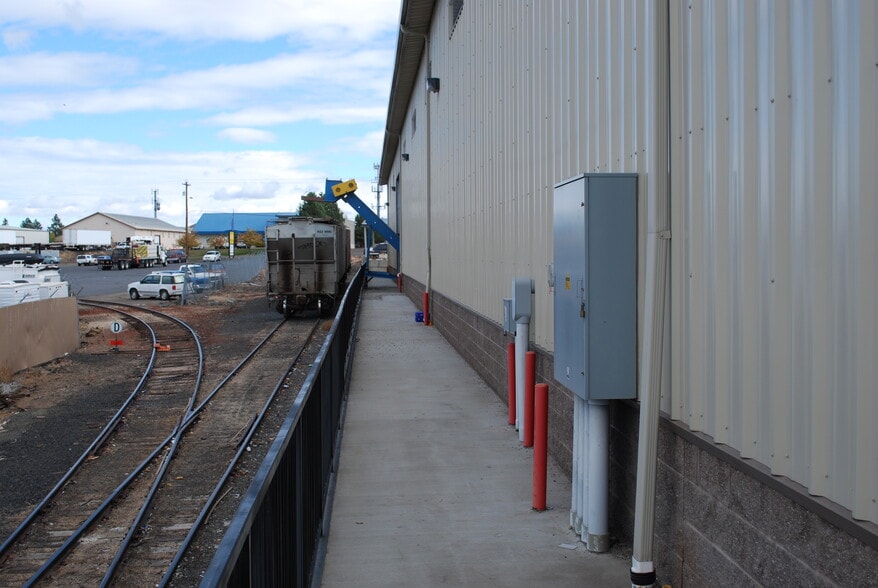 More Photos Of 340 SE Logsden St, Bend Warehouse For Lease