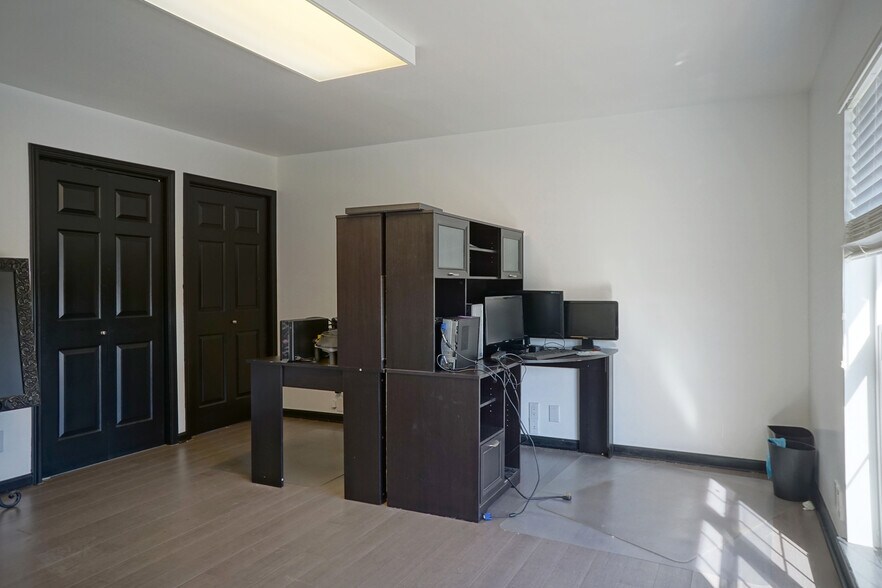 More Photos Of 114 Canfield Pl, Hendersonville Office For Sale