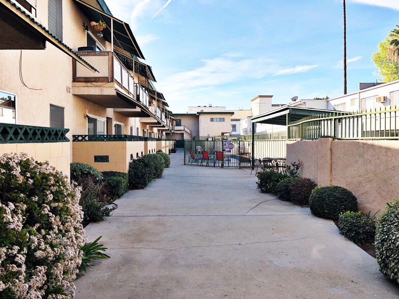 More Photos Of 11940 Burbank Blvd, Valley Village Apartments For Sale