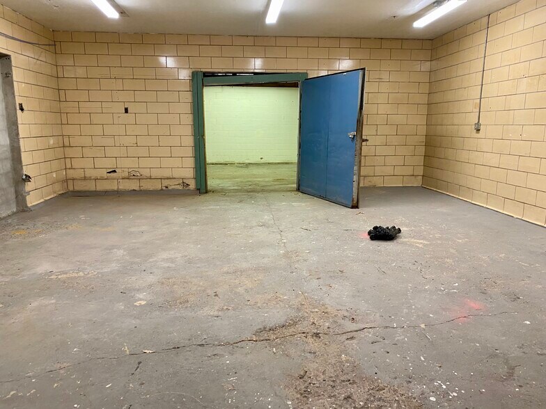 More Photos Of 68 Harrison St, Hoboken Showroom For Lease