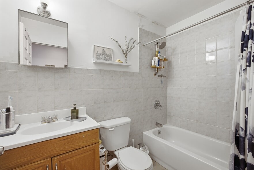 More Photos Of 171 Bedford Ave, Brooklyn Storefront Retail Residential For Sale