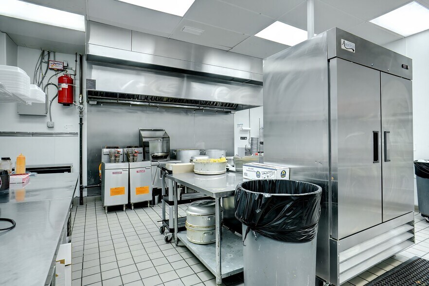 More Photos Of 100 E Irving Blvd, Irving Restaurant For Lease