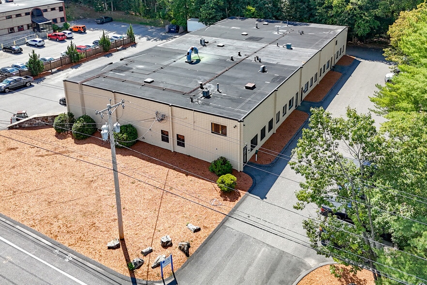 More Photos Of 24 Keewaydin Dr, Salem Flex For Lease