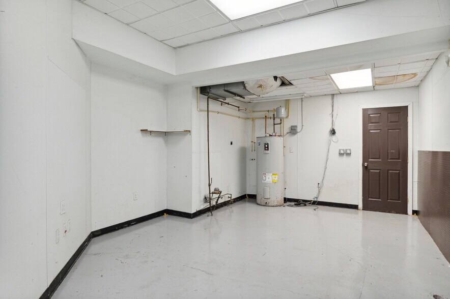 More Photos Of 101 Greenbank Rd, Wilmington Freestanding For Lease