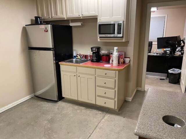 More Photos Of 206 Shelby Rd, Everman Warehouse For Sale