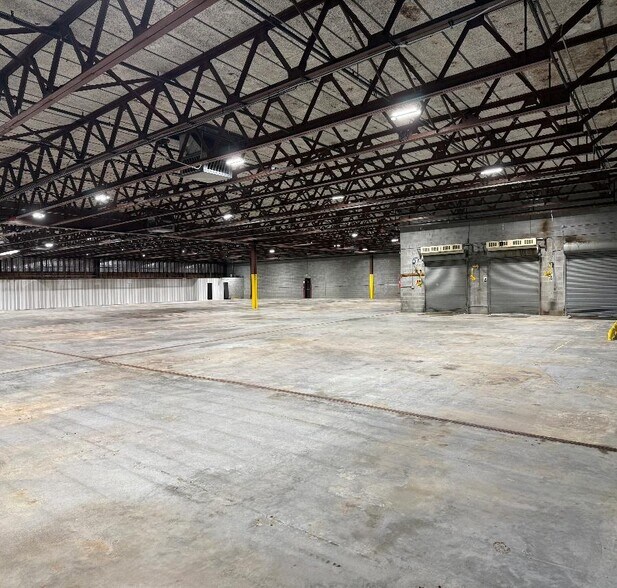 More Photos Of 231 E 13th St, Waynesboro Distribution For Lease
