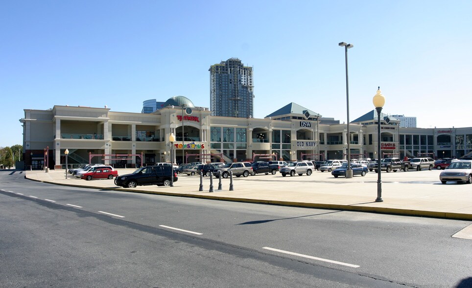 More Photos Of 1 Buckhead Loop, Atlanta Storefront For Lease