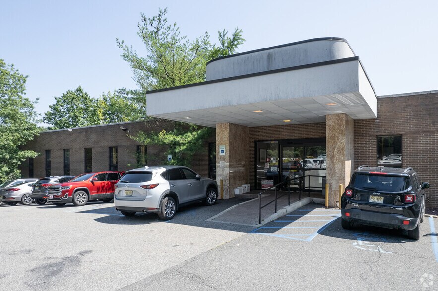 More Photos Of 555 Kinderkamack Rd, Oradell Medical For Lease