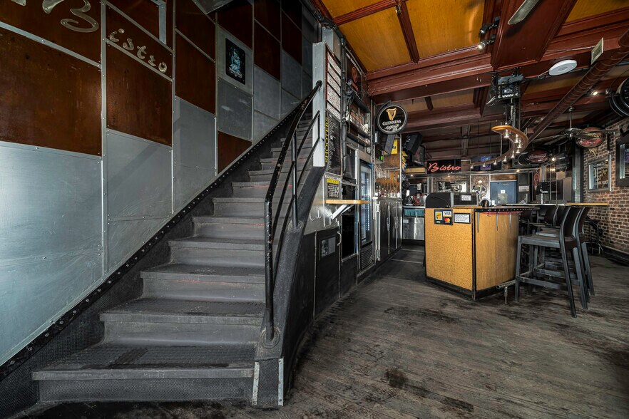 More Photos Of 291 Rue De Saint-Vallier E, Québec Office For Sale