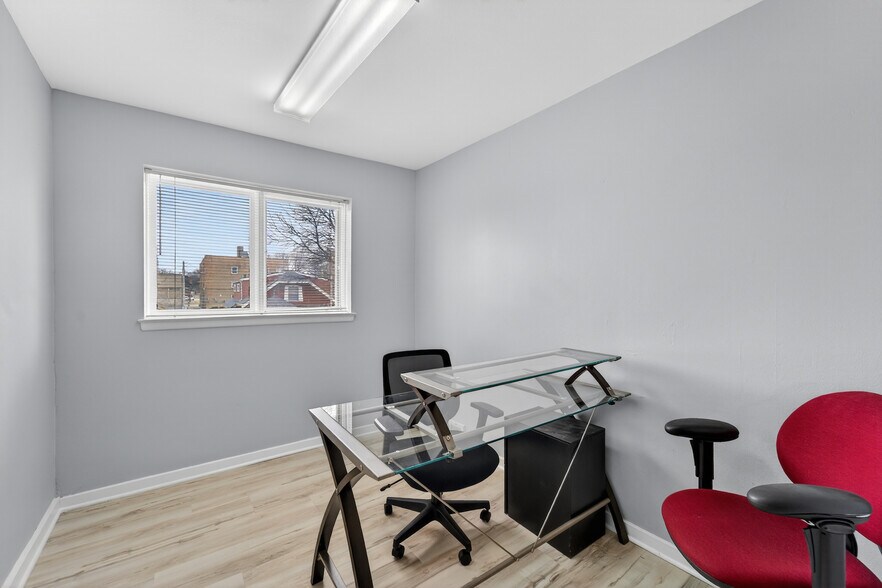 More Photos Of 2001 Capitol dr, Milwaukee Office For Sale