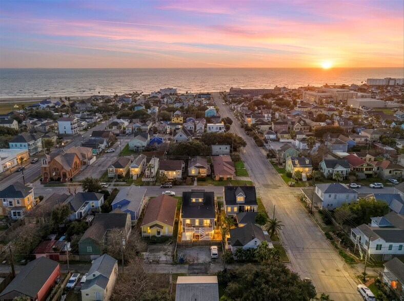 More Photos Of 1322 Avenue L, Galveston Multifamily For Sale