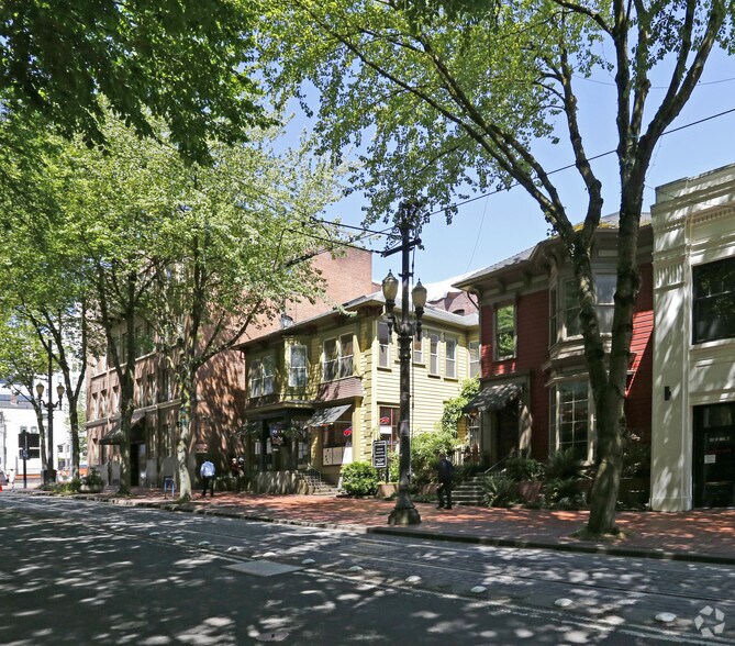 More Photos Of 1033 SW Yamhill St, Portland Office For Lease