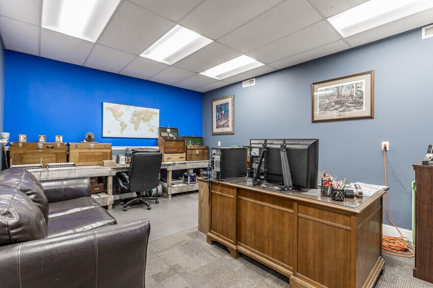 More Photos Of 204 Washington st, Frankton Industrial For Sale