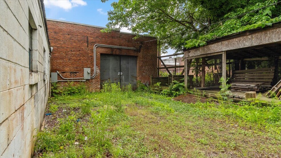 More Photos Of 123 N Main St, Warrenton Storefront For Sale