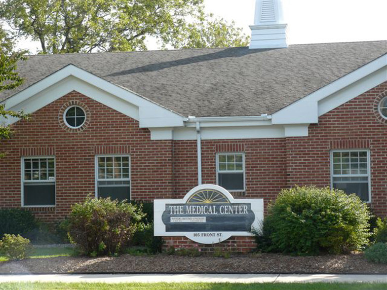 Primary Photo Of 105 Front St, Seaford Medical For Lease