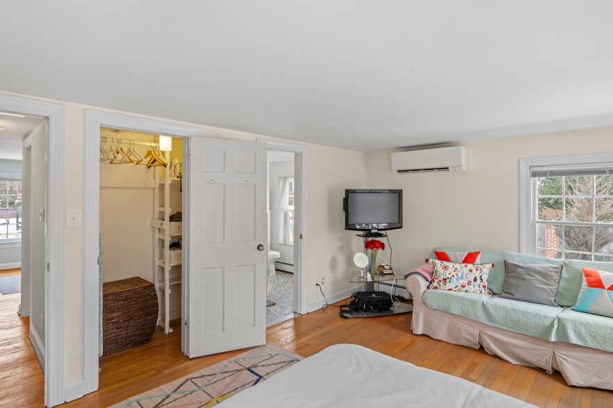 More Photos Of 4235 Chain Bridge Rd, Fairfax Office For Sale