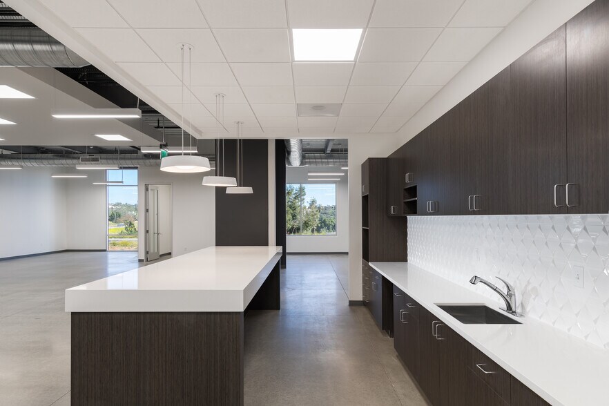 More Photos Of 2882 Whiptail Loop E, Carlsbad Warehouse For Sale