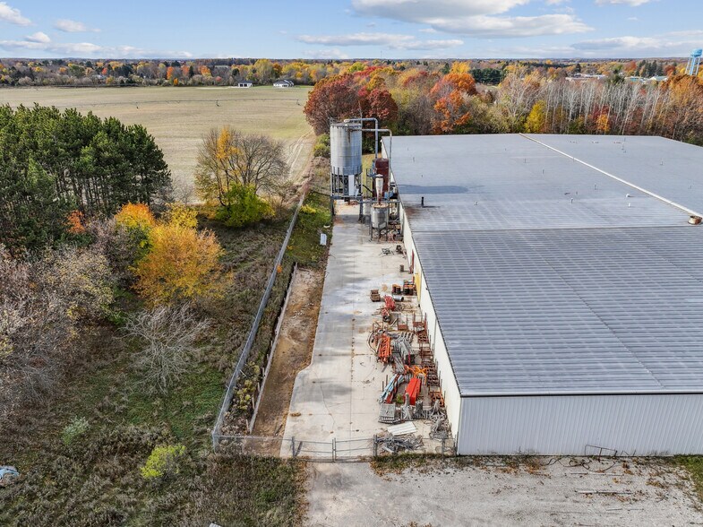 More Photos Of 1 Lakeland Pl, Edmore Manufacturing For Sale